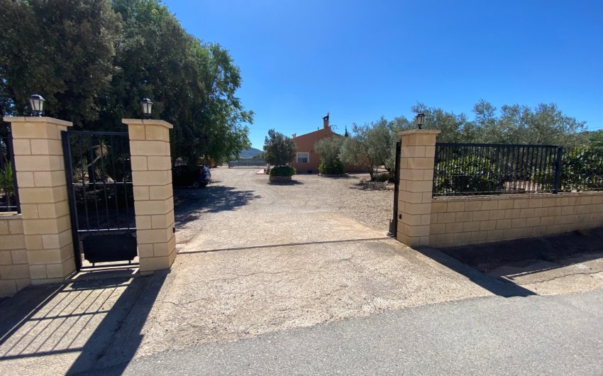 Herverkoop - Country House -
Salinas