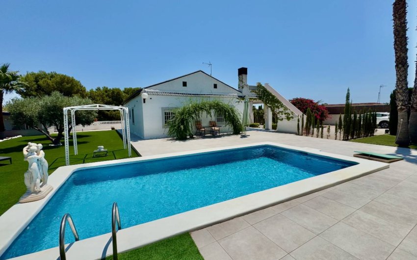 Herverkoop - Country House -
Torrellano