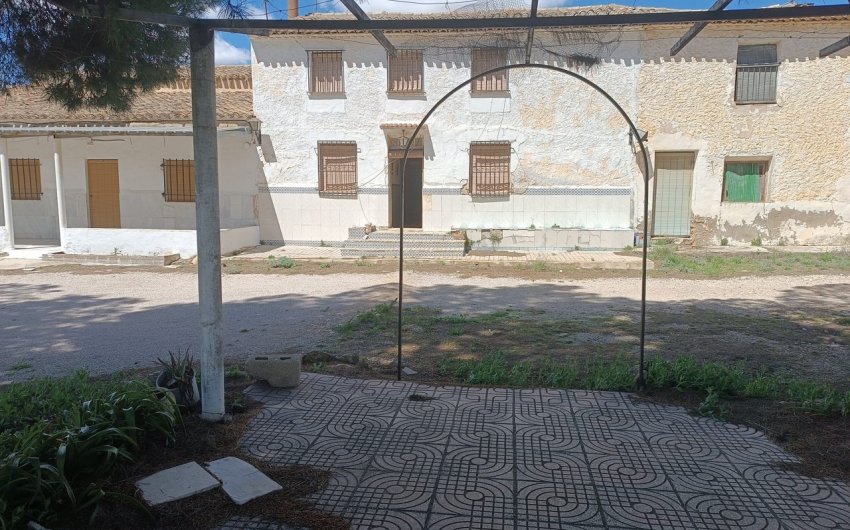 Herverkoop - Country House -
Yecla - Inland