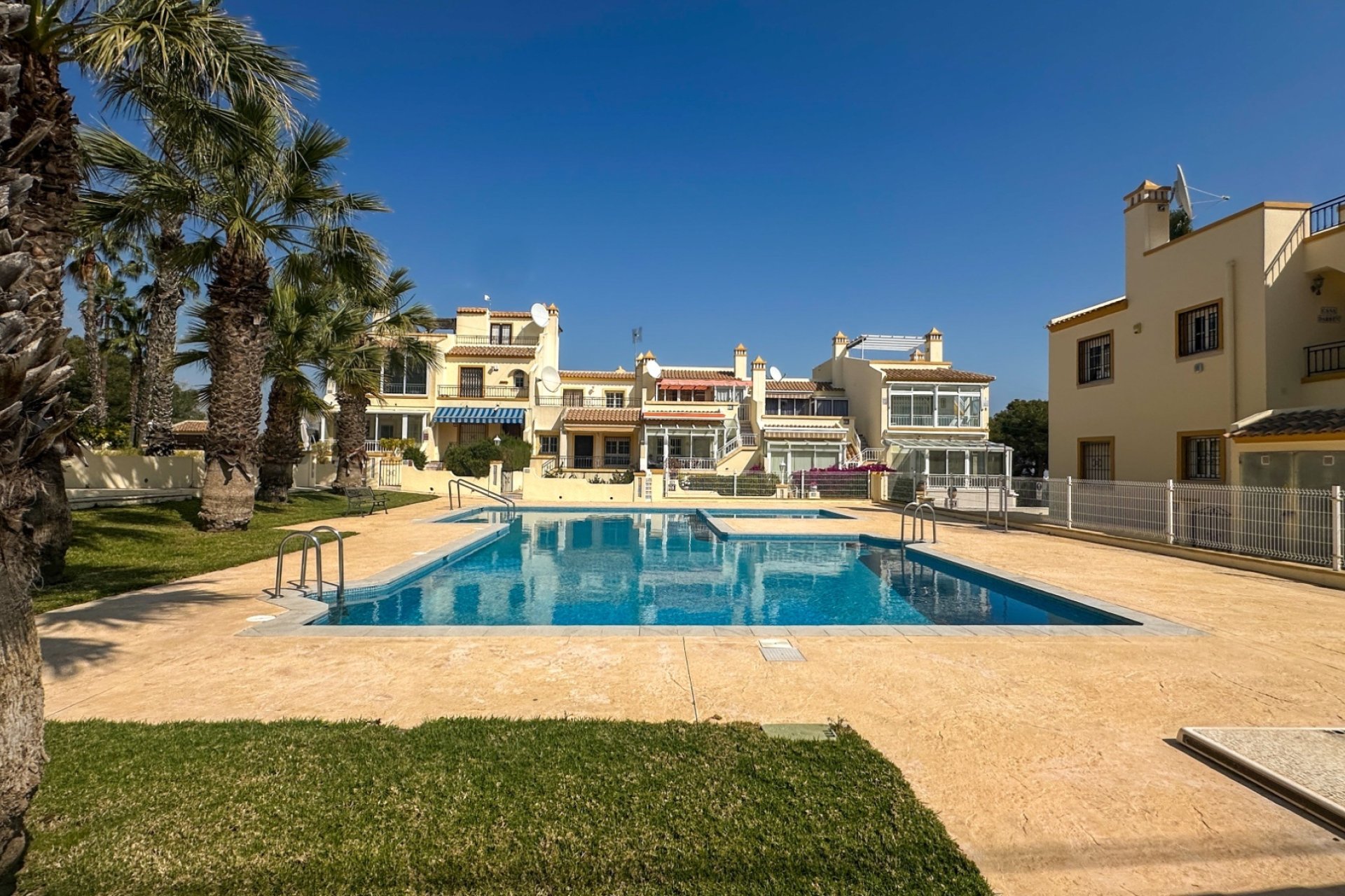 Herverkoop - duplex -
Orihuela Costa - Costa Blanca