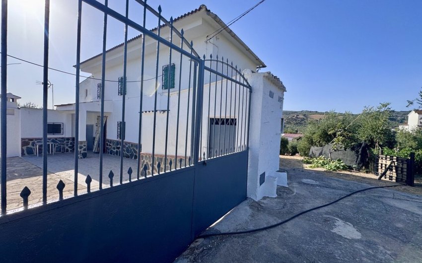 Herverkoop - Finca -
Algarinejo - Inland