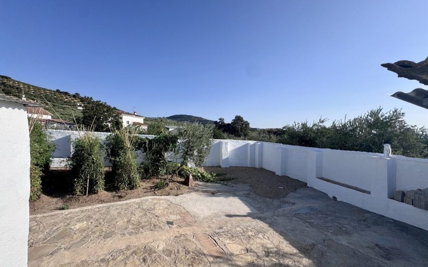 Herverkoop - Finca -
Algarinejo - Inland