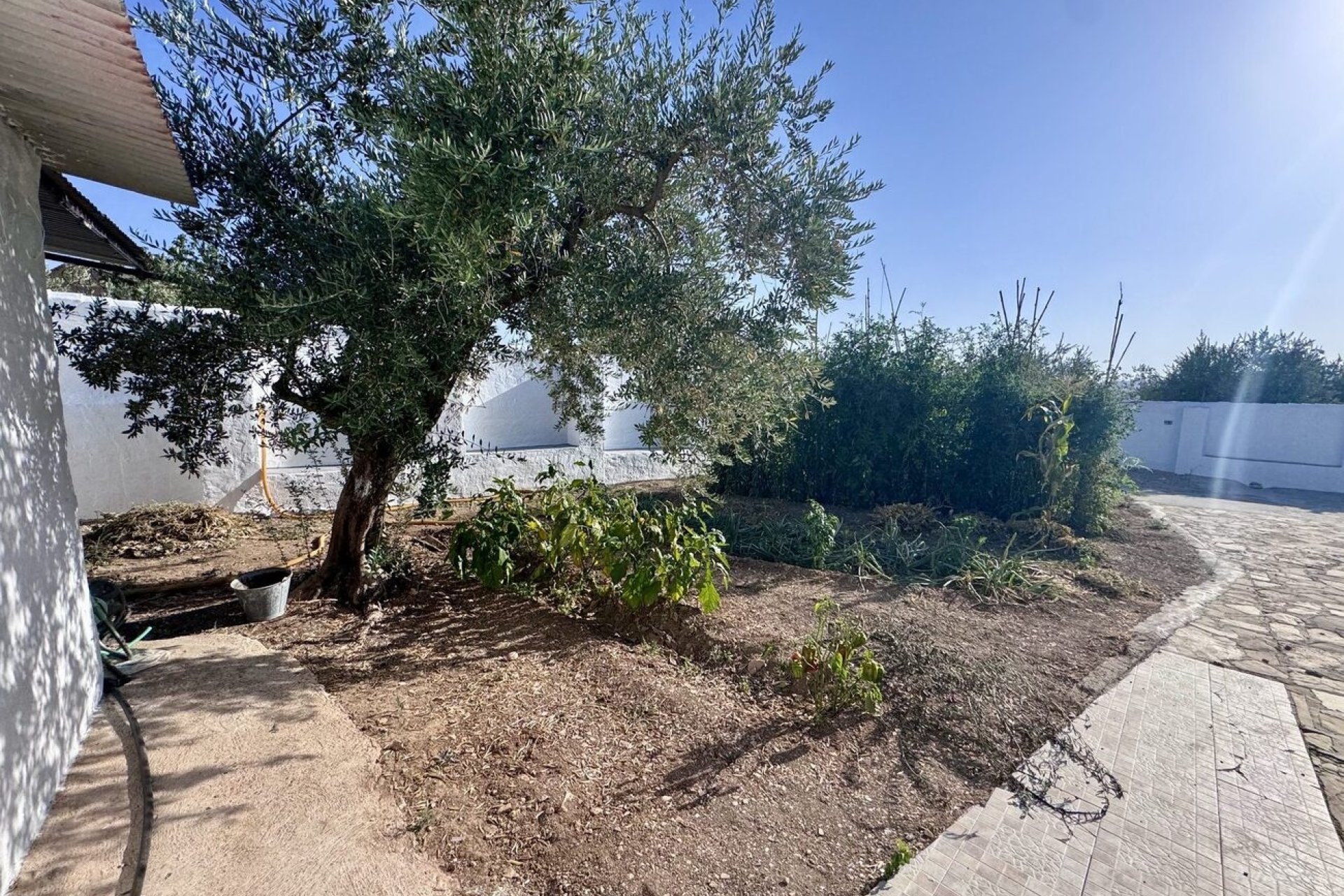 Herverkoop - Finca -
Algarinejo - Inland