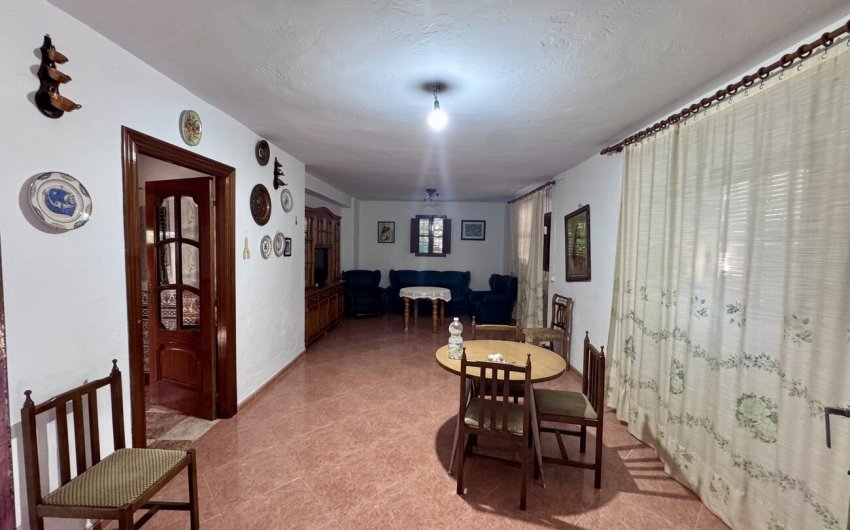 Herverkoop - Finca -
Algarinejo - Inland