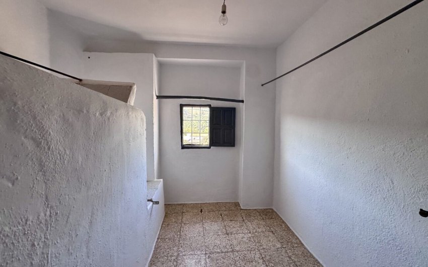 Herverkoop - Finca -
Algarinejo - Inland