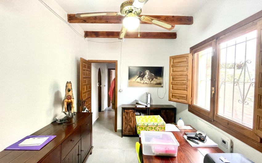 Herverkoop - Finca / Country Property -
Orihuela