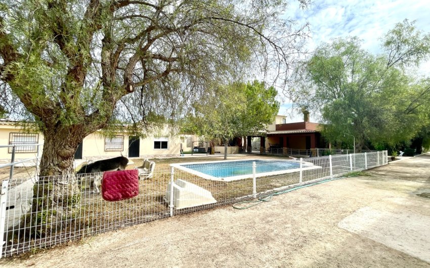 Herverkoop - Finca / Country Property -
Orihuela