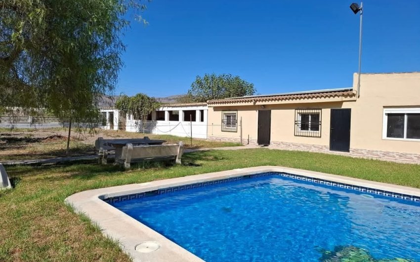 Herverkoop - Finca / Country Property -
Orihuela