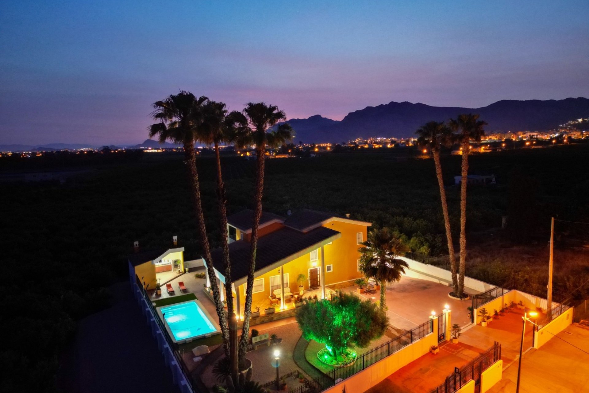 Herverkoop - Finca Country Property -
Orihuela