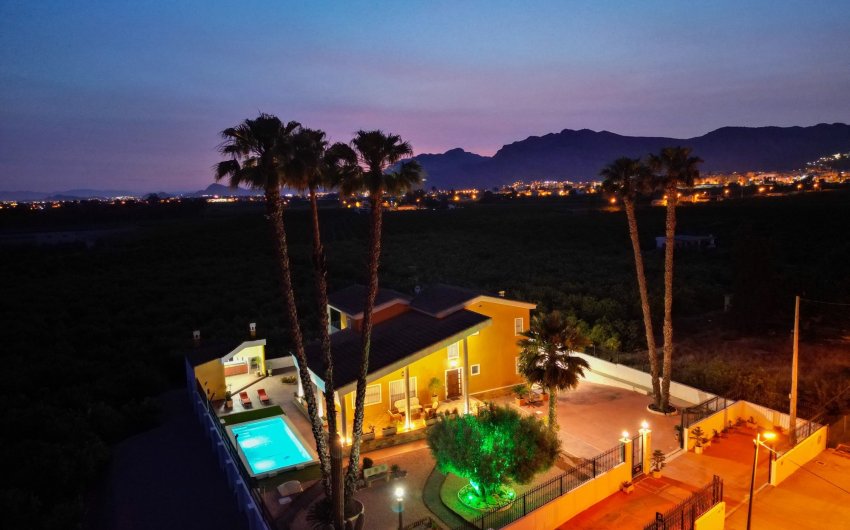 Herverkoop - Finca -
Orihuela - Inland