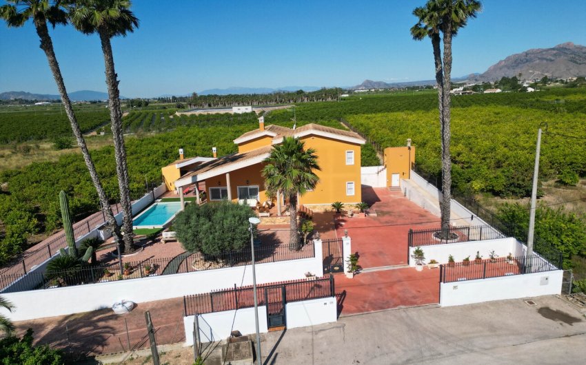 Herverkoop - Finca -
Orihuela - Inland