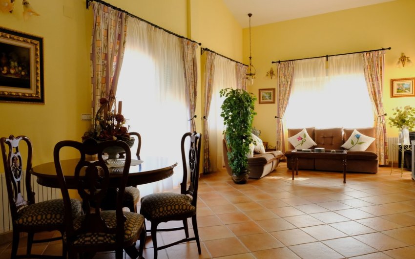 Herverkoop - Finca -
Orihuela - Inland