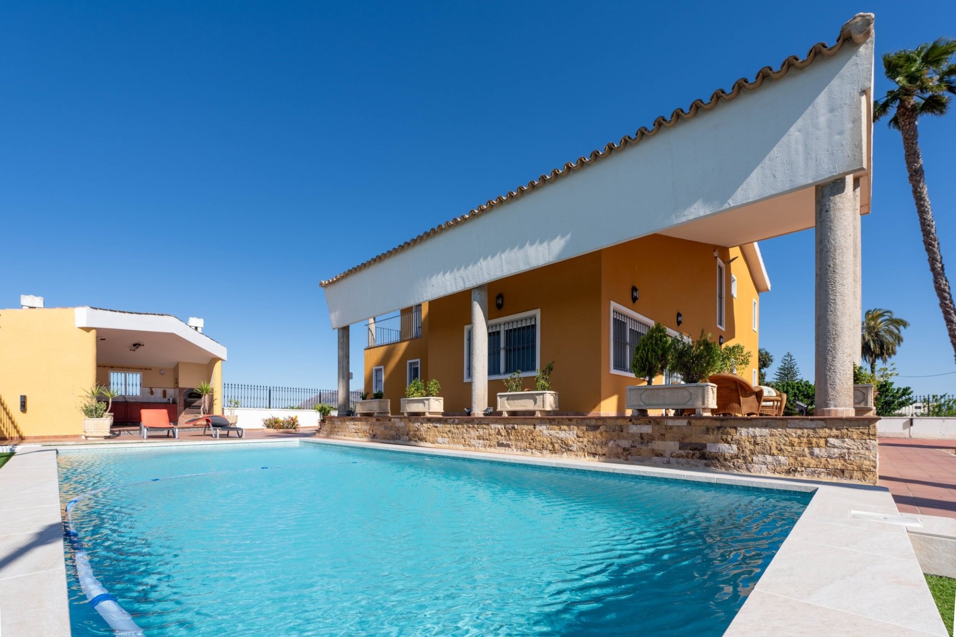 Herverkoop - Finca -
Orihuela - Inland