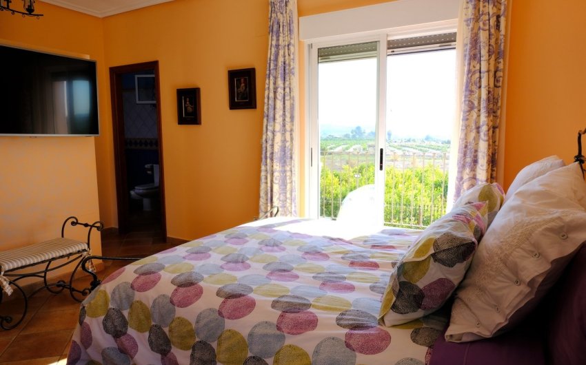 Herverkoop - Finca -
Orihuela - Inland