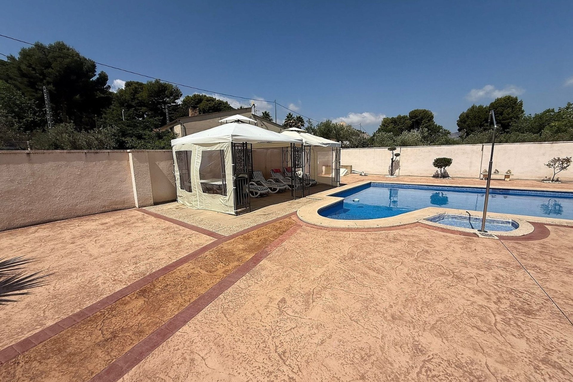 Herverkoop - Finca/Rustic Property -
Castalla