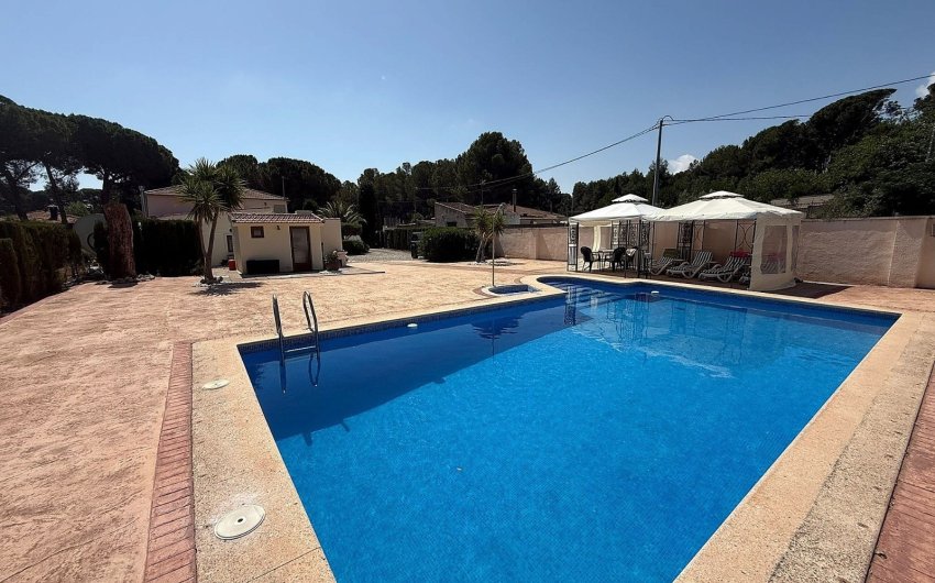 Herverkoop - Finca/Rustic Property -
Castalla