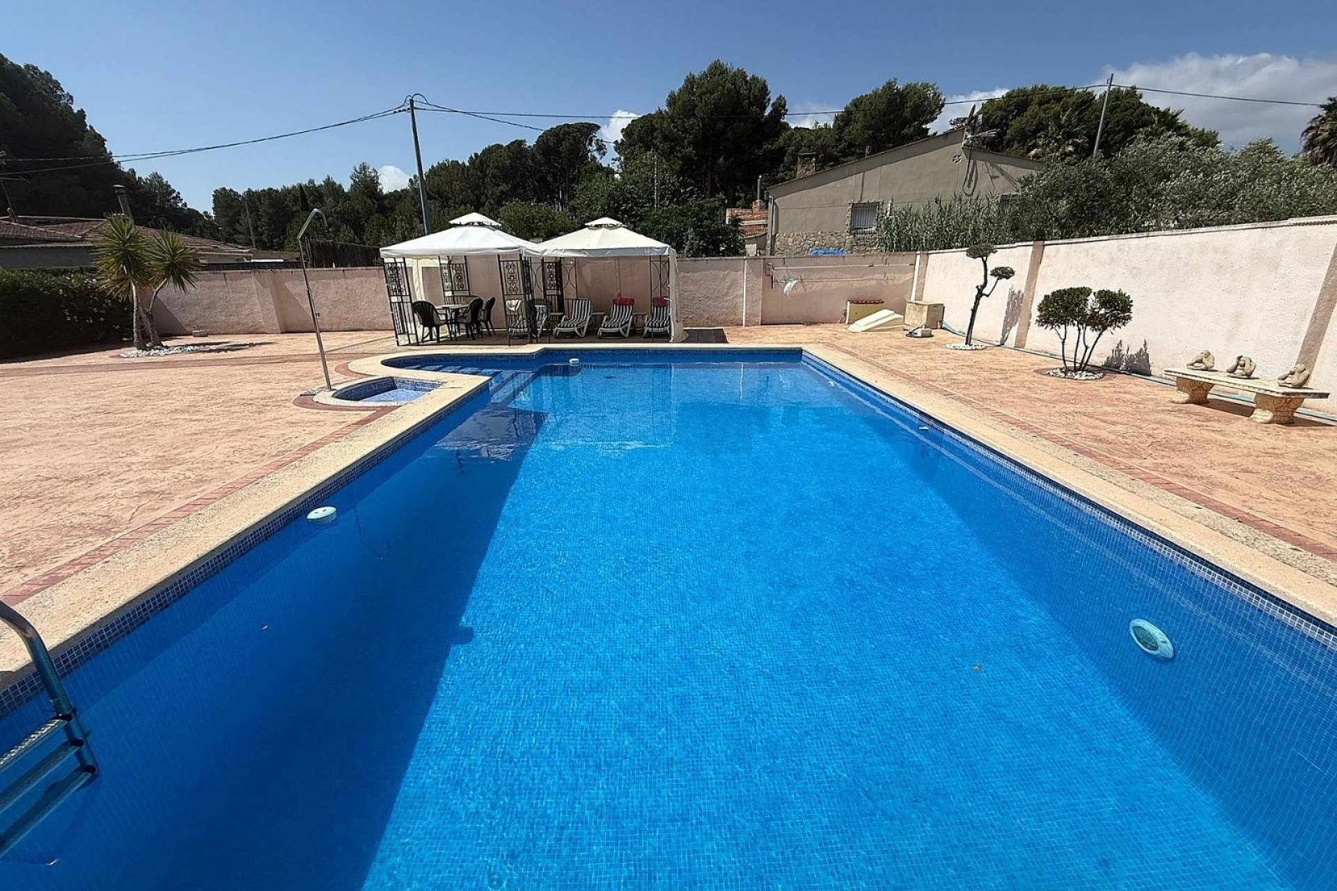 Herverkoop - Finca/Rustic Property -
Castalla