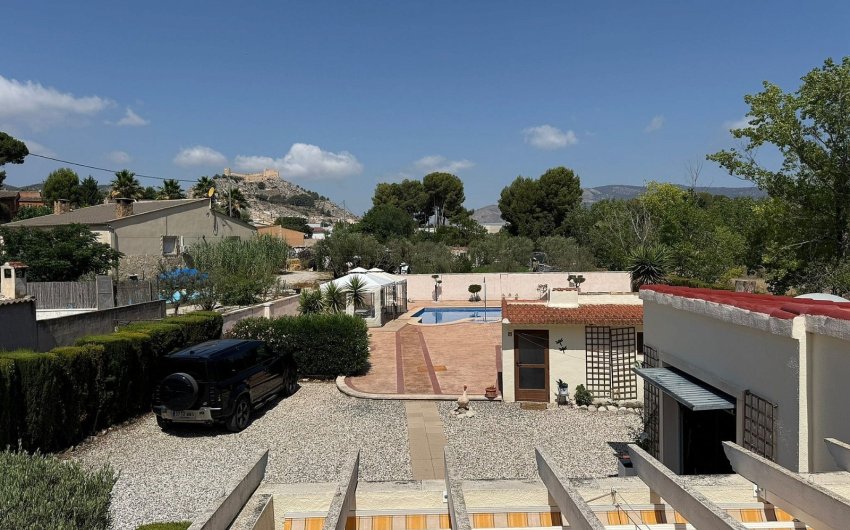 Herverkoop - Finca/Rustic Property -
Castalla