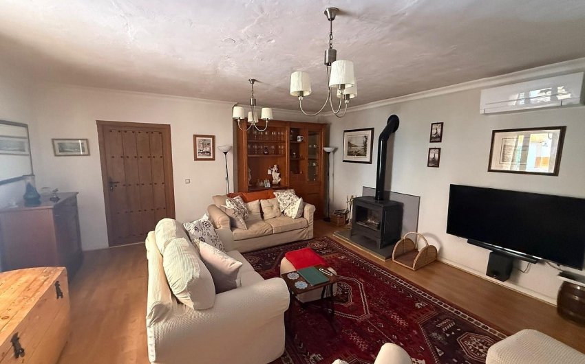 Herverkoop - Finca/Rustic Property -
Castalla