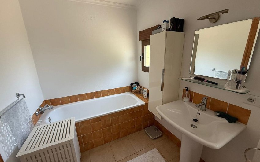 Herverkoop - Finca/Rustic Property -
Castalla