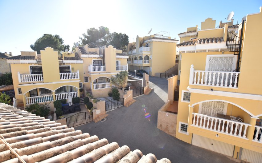 Herverkoop - Herenhuis -
Algorfa - Montemar