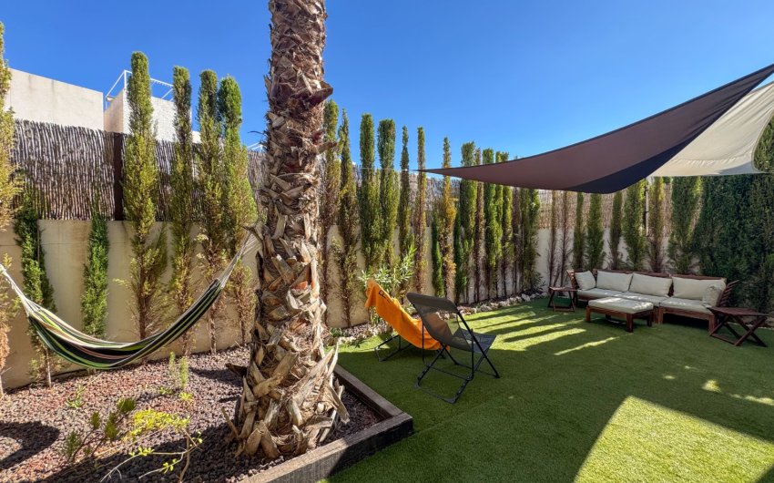 Herverkoop - Herenhuis -
Algorfa