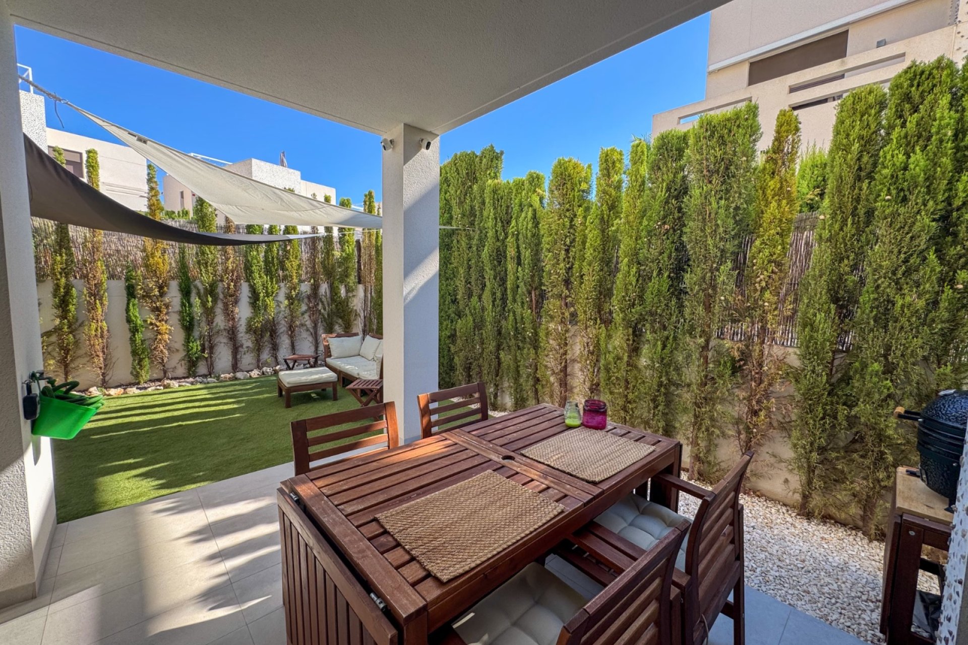 Herverkoop - Herenhuis -
Algorfa