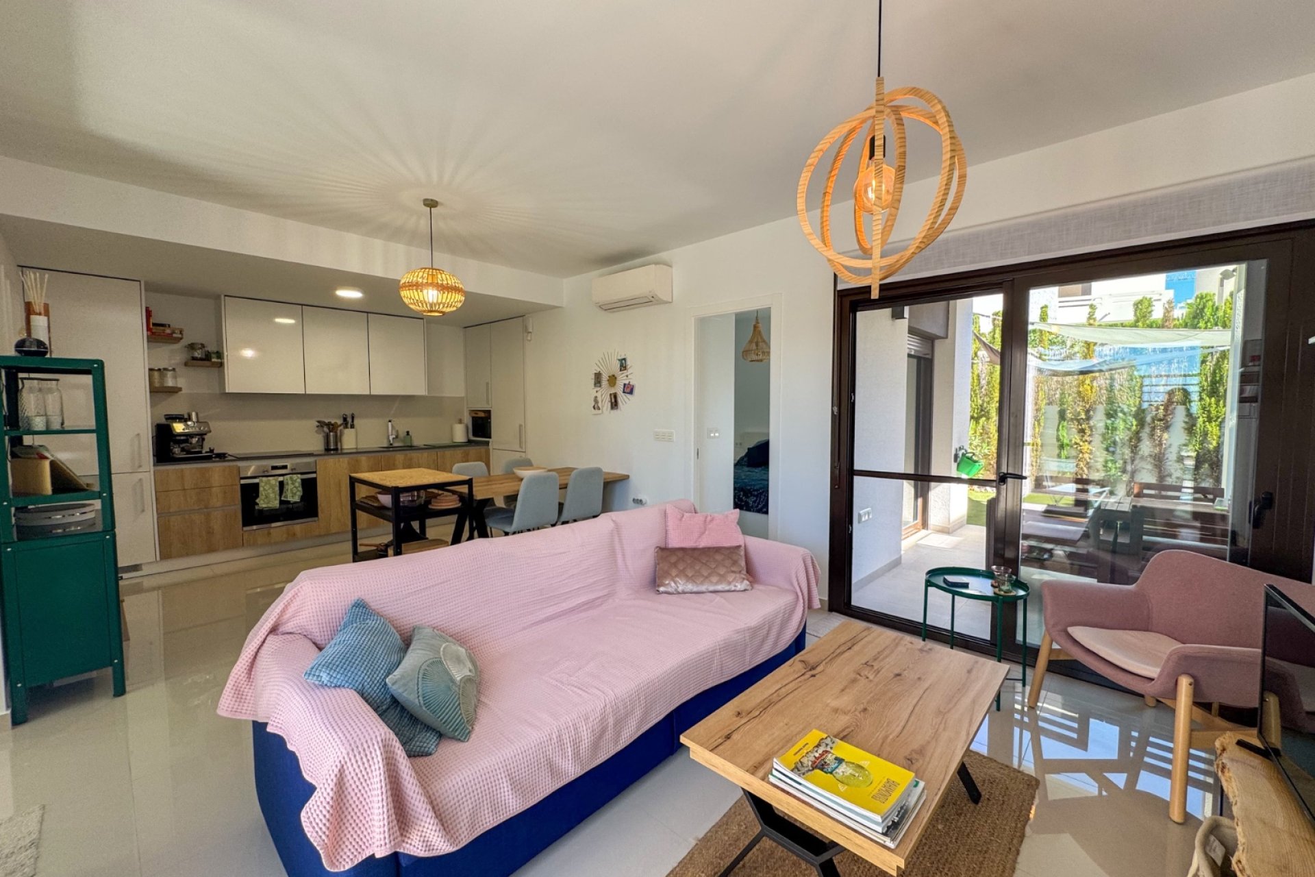 Herverkoop - Herenhuis -
Algorfa