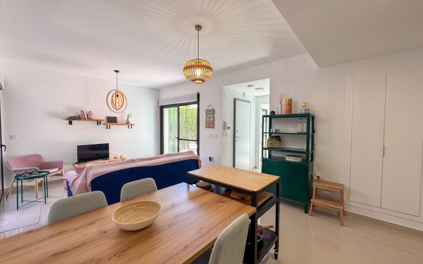 Herverkoop - Herenhuis -
Algorfa