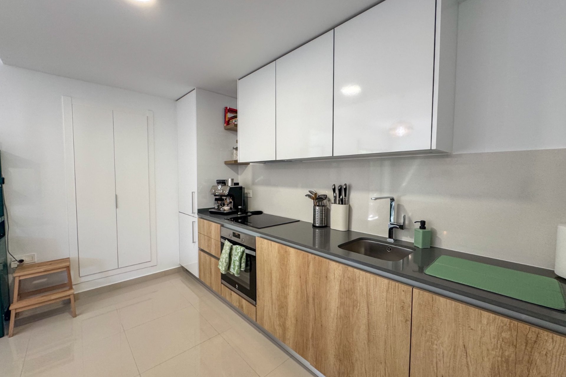 Herverkoop - Herenhuis -
Algorfa