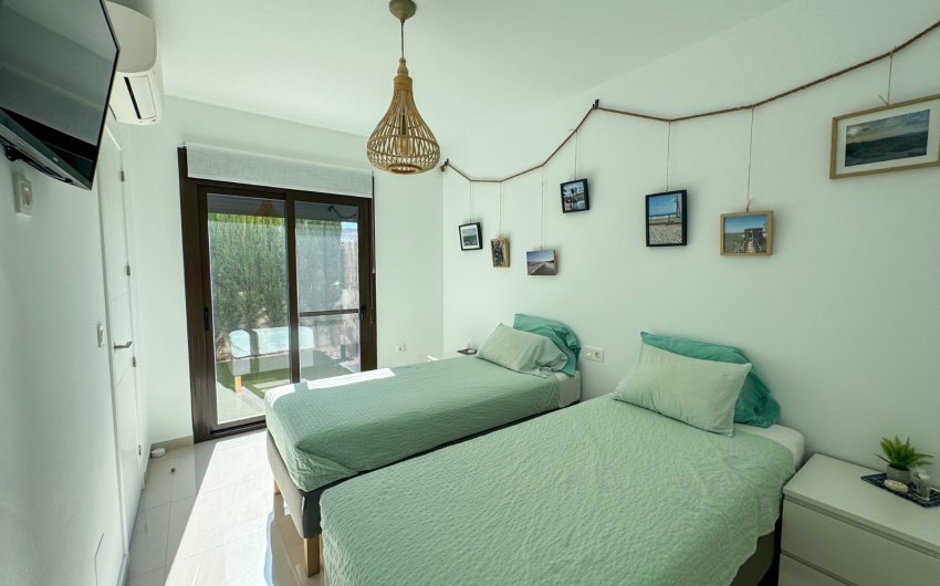 Herverkoop - Herenhuis -
Algorfa