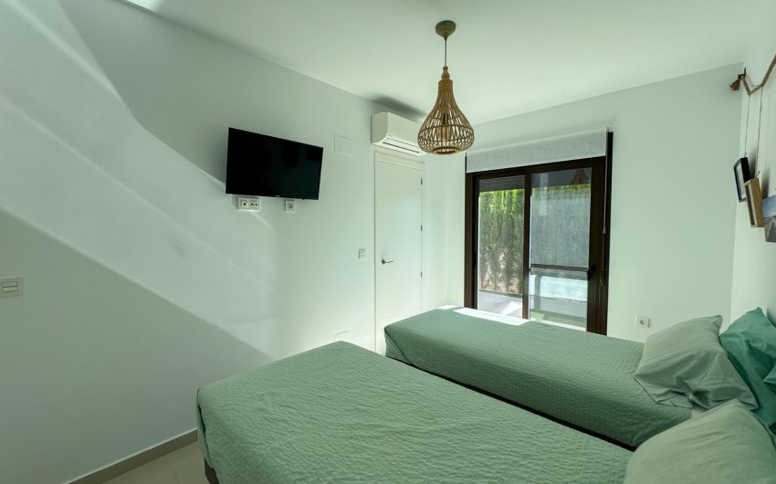 Herverkoop - Herenhuis -
Algorfa