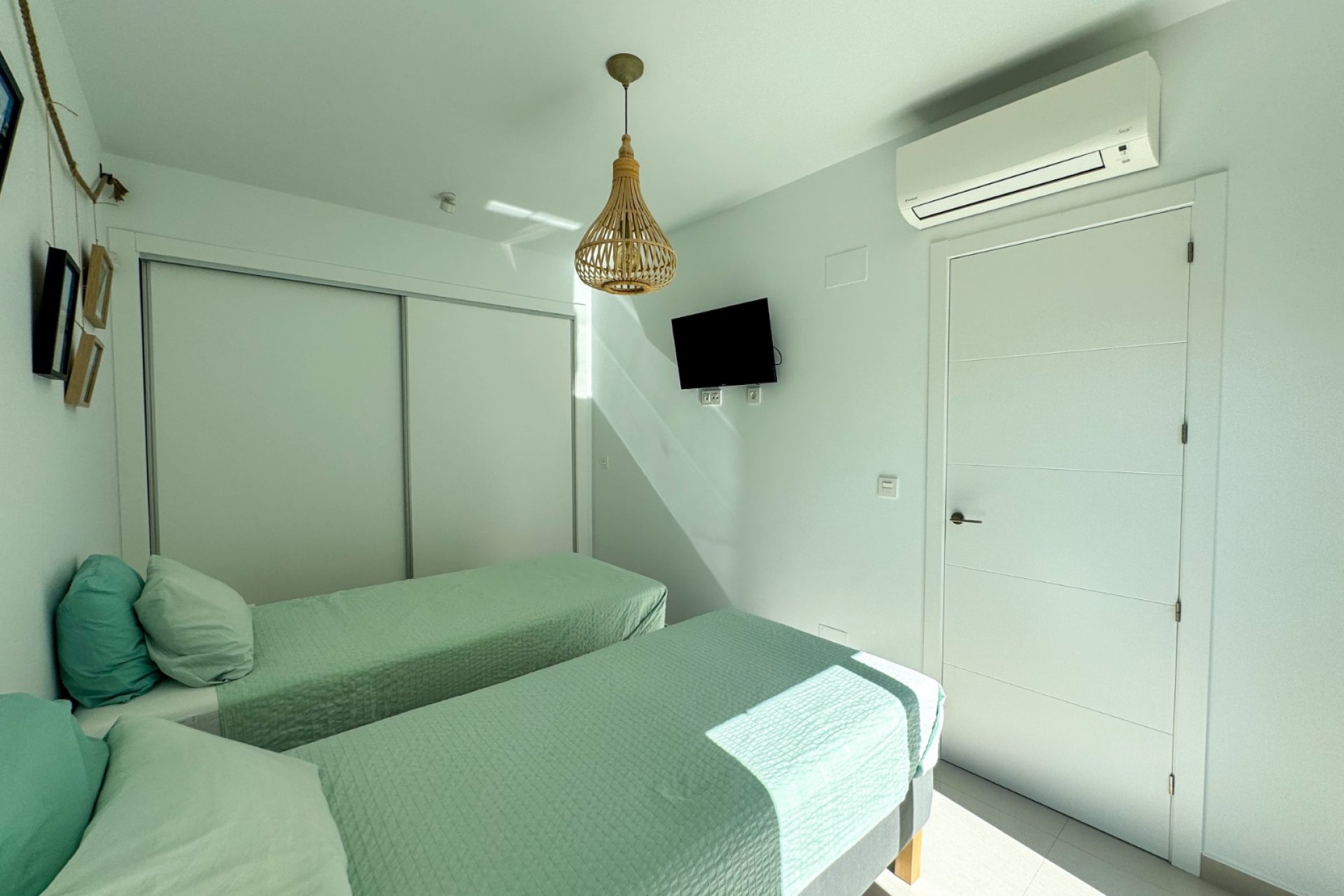 Herverkoop - Herenhuis -
Algorfa