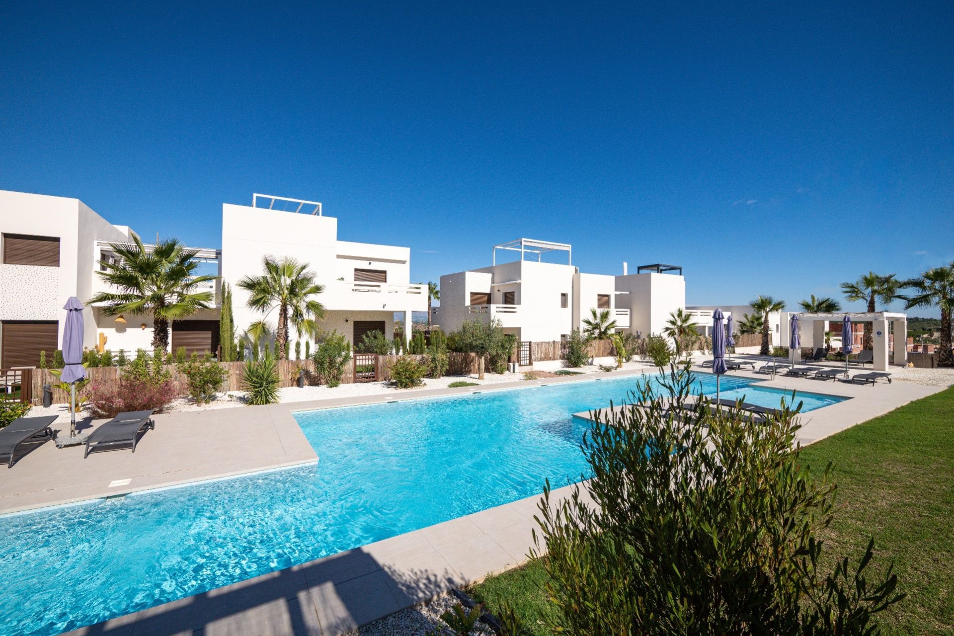 Herverkoop - Herenhuis -
Algorfa