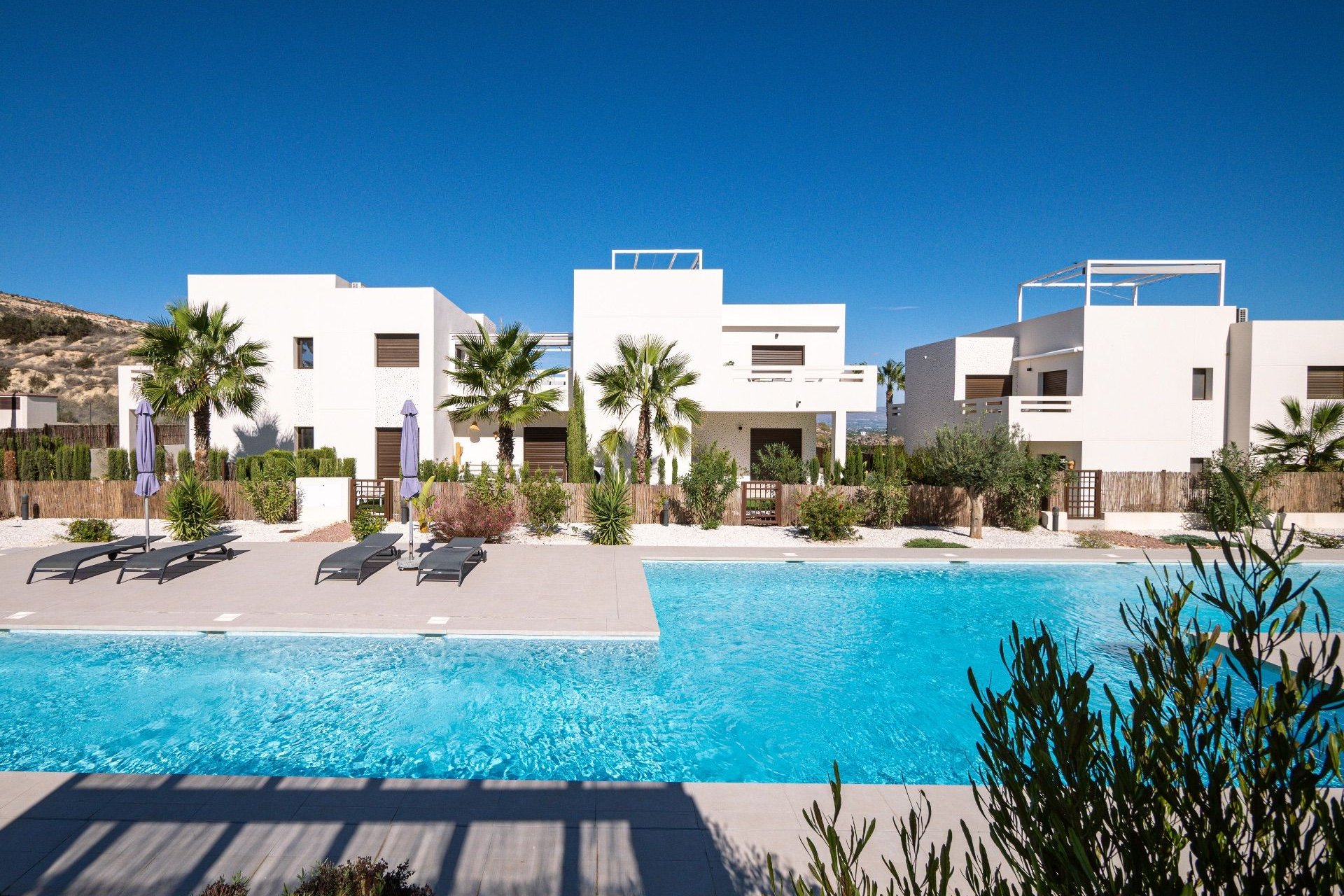 Herverkoop - Herenhuis -
Algorfa