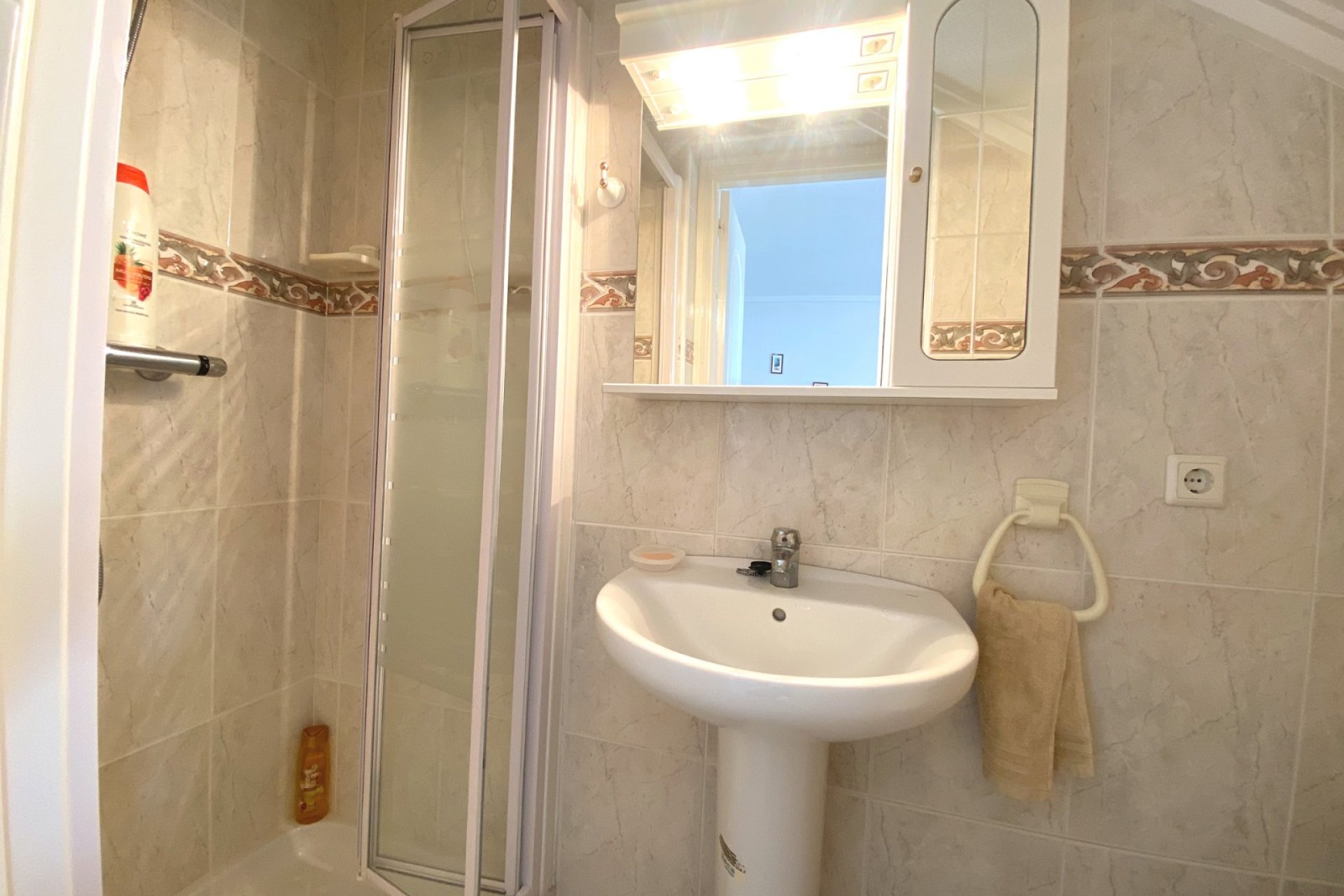 Herverkoop - Herenhuis -
Benijofar - Monte Azul