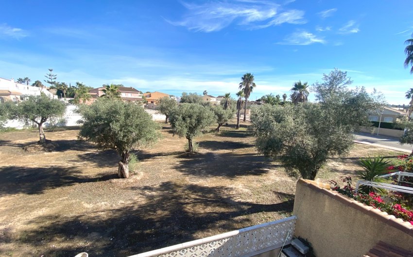 Herverkoop - Herenhuis -
Benijofar - Monte Azul