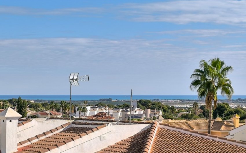 Herverkoop - Herenhuis -
Ciudad Quesada - La Fiesta