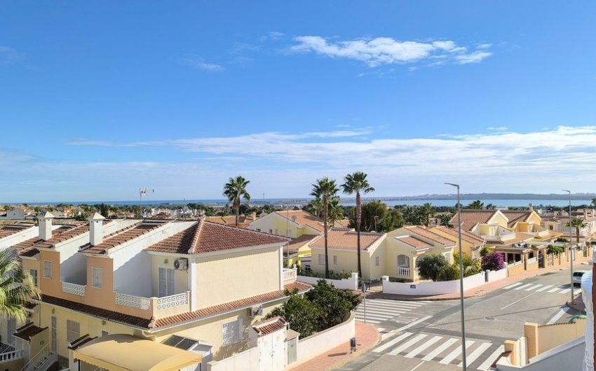 Herverkoop - Herenhuis -
Ciudad Quesada - La Fiesta