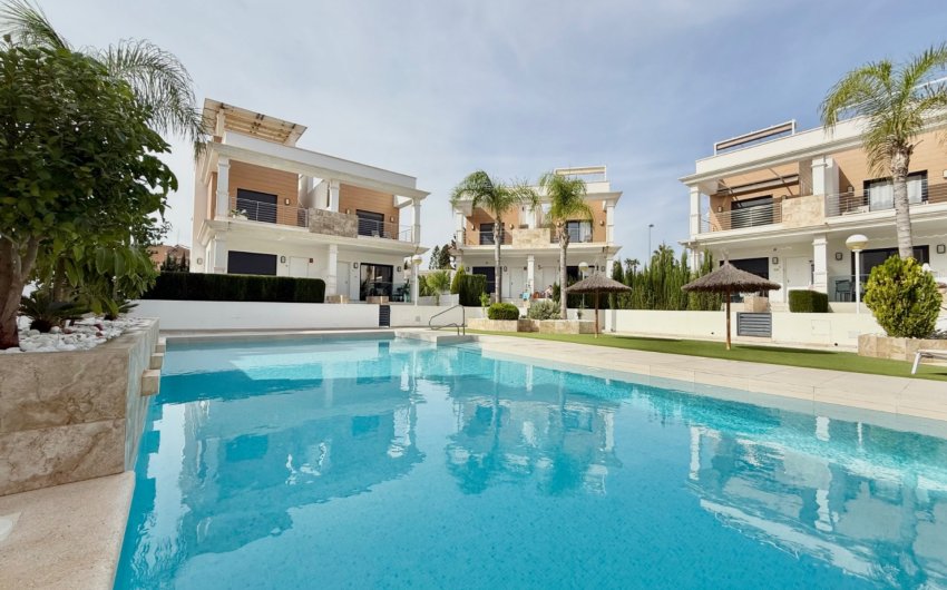 Herverkoop - Herenhuis -
Ciudad Quesada - Lo Marabú