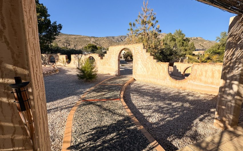 Herverkoop - Herenhuis -
Crevillente