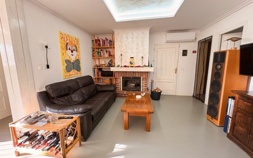 Herverkoop - Herenhuis -
Crevillente