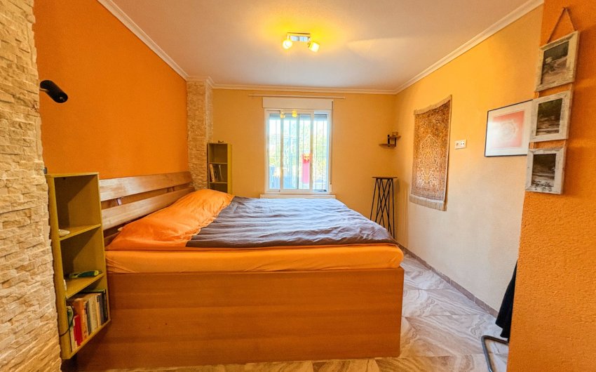 Herverkoop - Herenhuis -
Crevillente