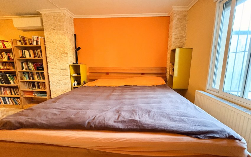 Herverkoop - Herenhuis -
Crevillente