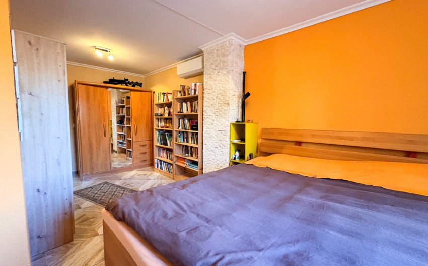 Herverkoop - Herenhuis -
Crevillente