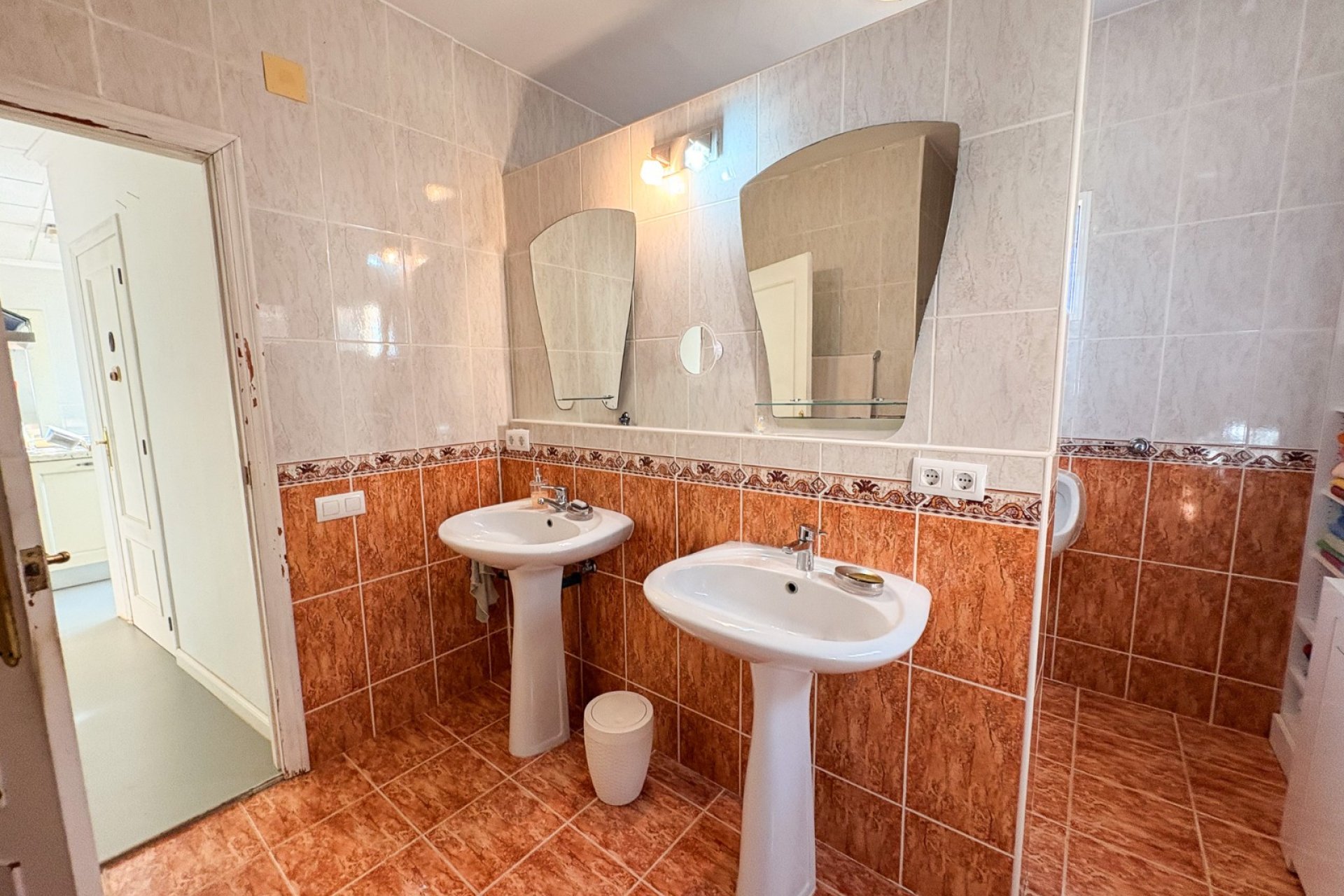 Herverkoop - Herenhuis -
Crevillente