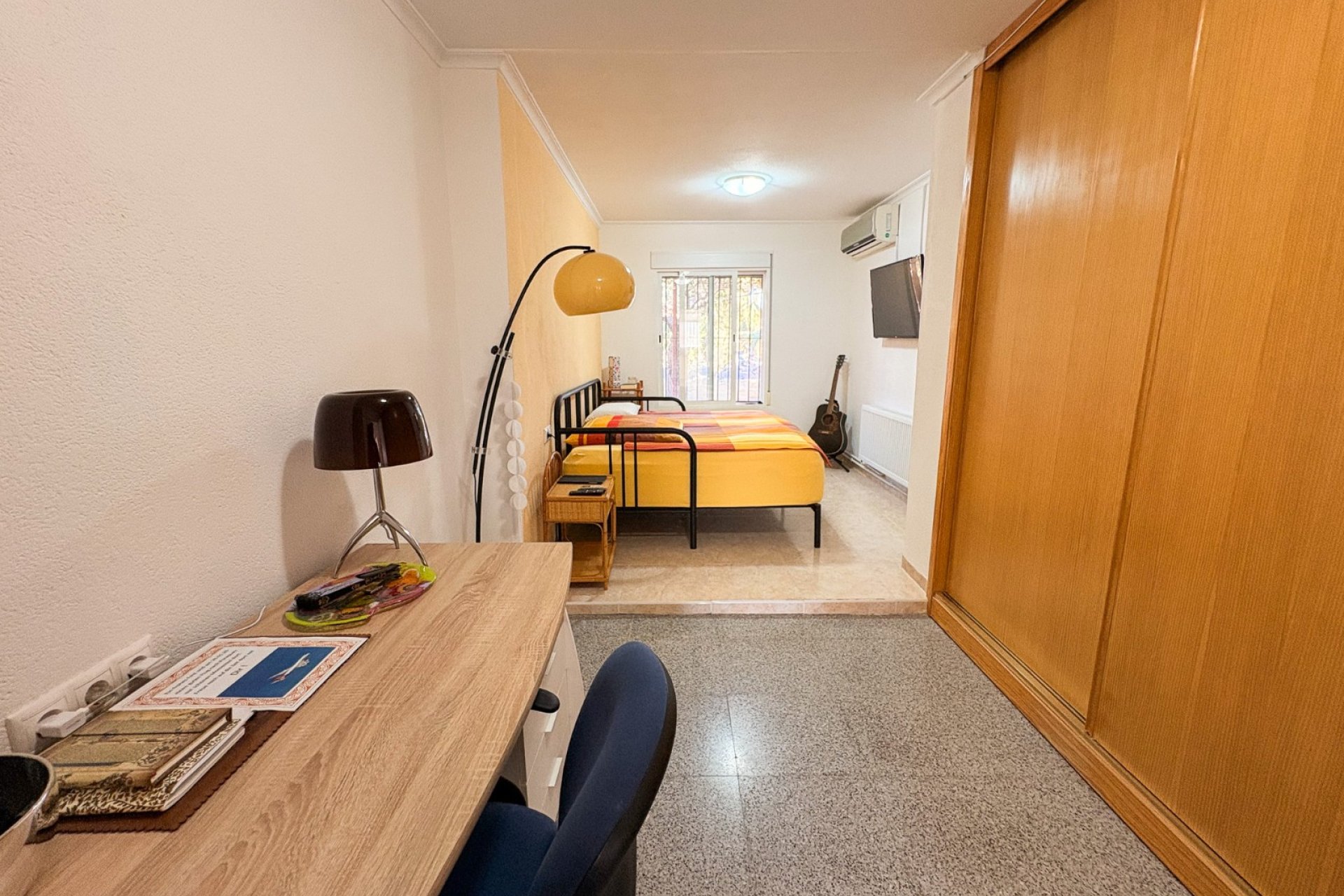 Herverkoop - Herenhuis -
Crevillente