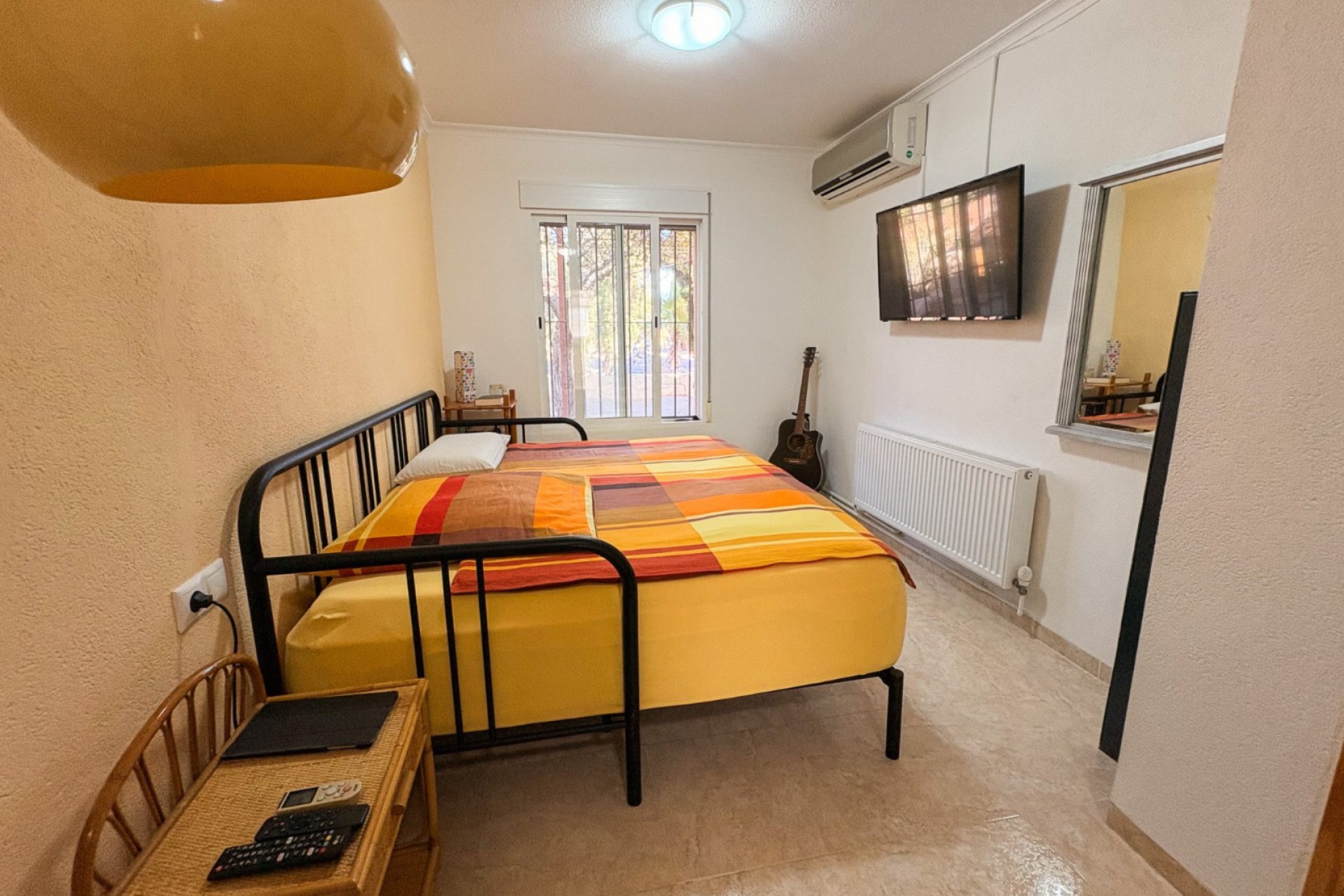 Herverkoop - Herenhuis -
Crevillente