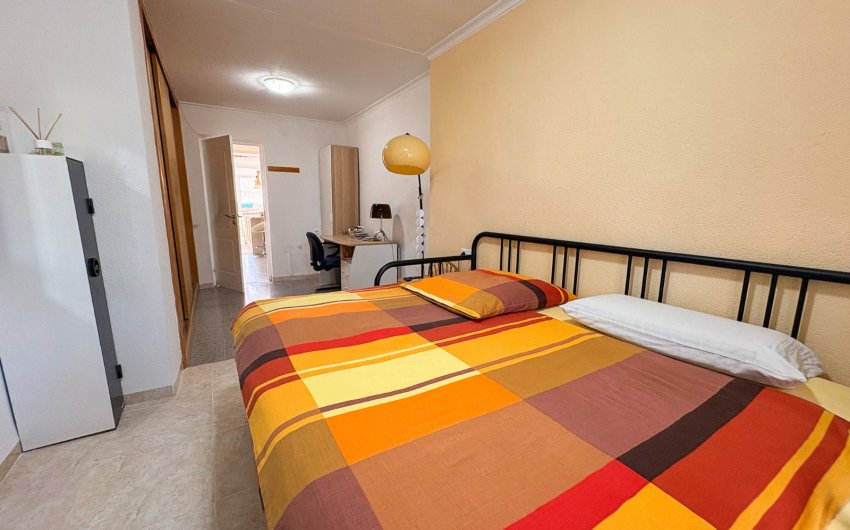 Herverkoop - Herenhuis -
Crevillente