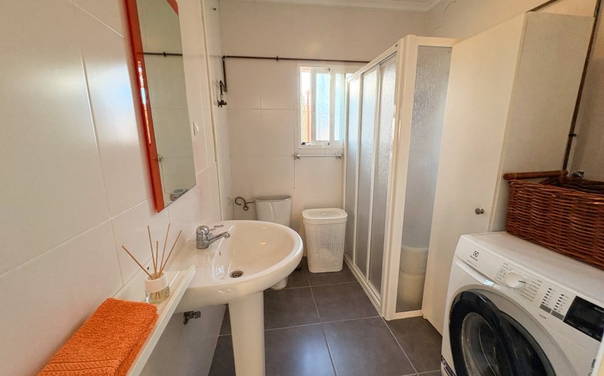 Herverkoop - Herenhuis -
Crevillente